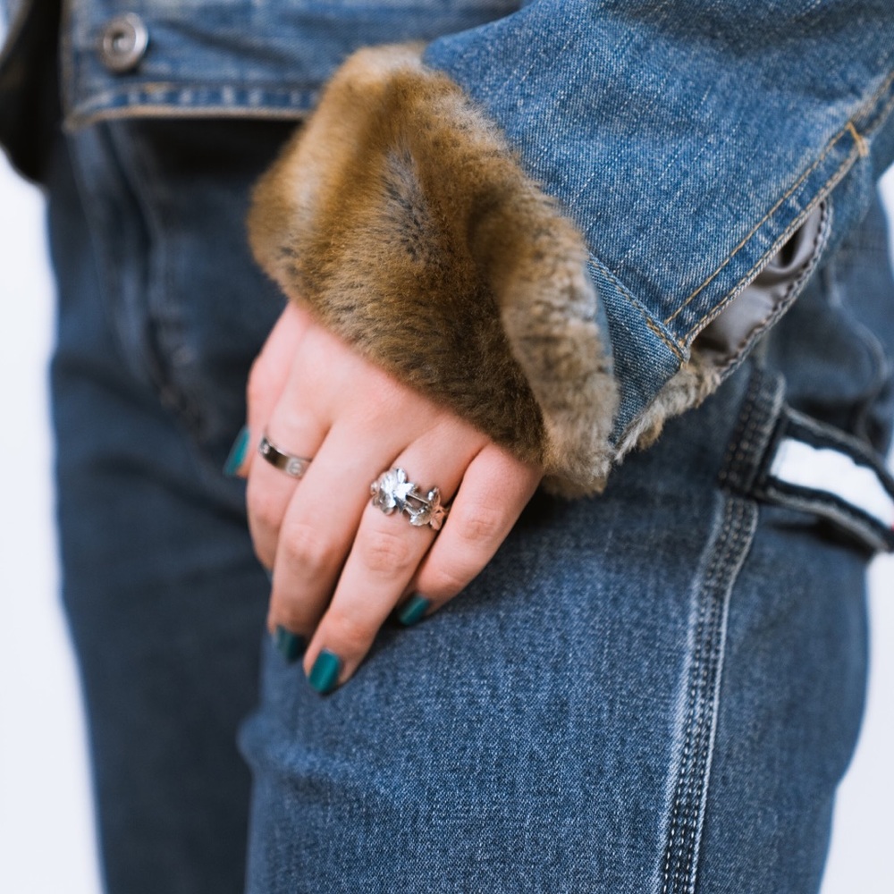 LIZ CLAIBORNE JEAN JACKET WITH FAUX FUR DETAILS - Picture 3 of 5